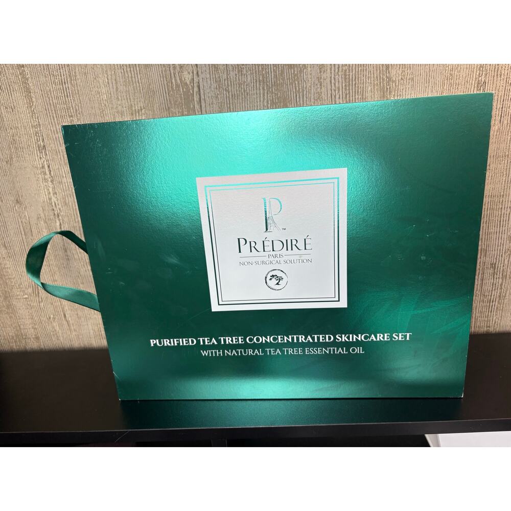 Predire Paris 32-Piece Tea Tree Clarifying Skincare Set